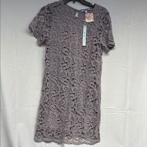 She + Sky scalloped short sleeve lilac grey  crochet lined dress size small